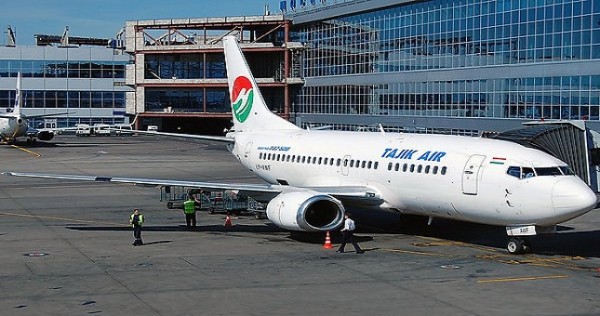 Гендиректор "Таджик Эйр" объявил войну бортпроводникам