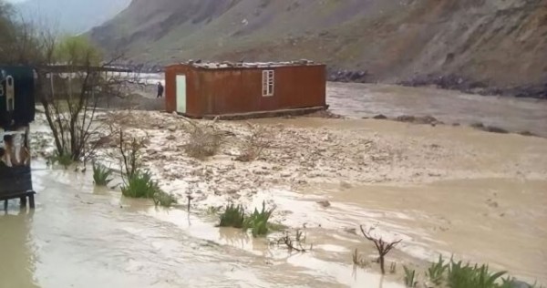 В Дарвазе в селевом потоке погибли молодая мать и ребенок