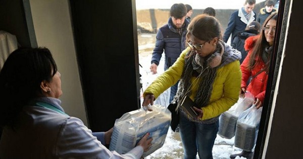 Время добрых дел: школьникам и инвалидам Таджикистана оказали помощь