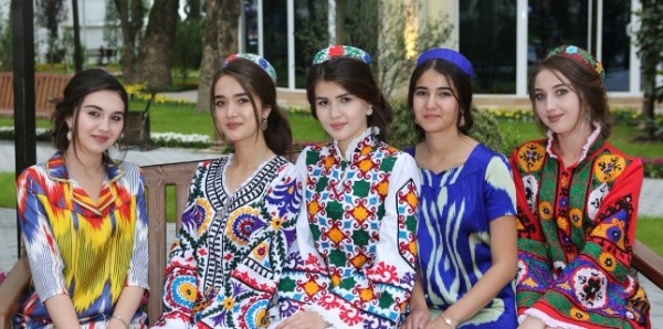 В Таджикистане скоро пройдет фестиваль национальной одежды