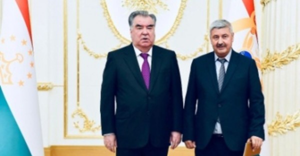 Поэт и переводчик Одил Икром удостоен Государственной премии имени Абуабдулло Рудаки