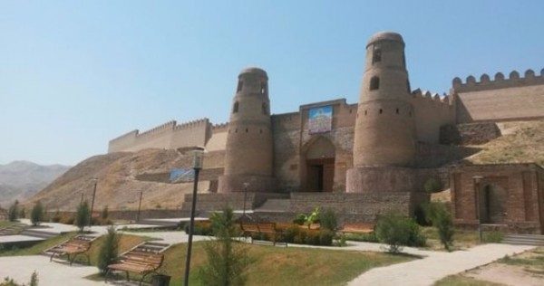 Количество туристов, посещающих Худжандскую крепость, растет