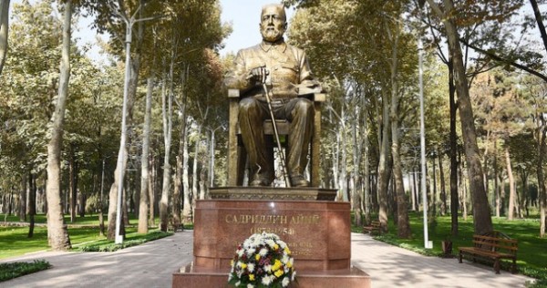 Устод Садриддин Айни – современник на все времена