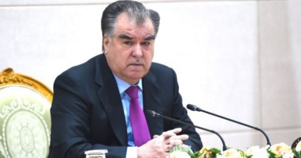 Эмомали Рахмон накануне праздника Сада призвал жителей к бережливости