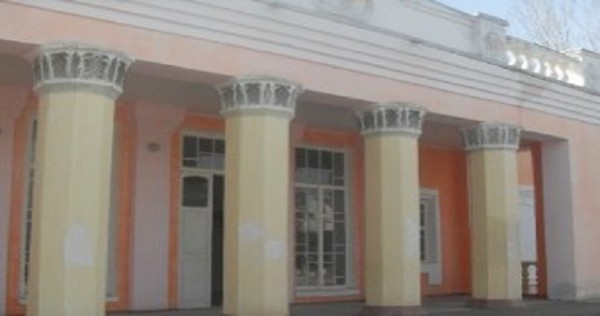 Кургантюбинский театр музыки и сатиры выступил с гастролями в ГБАО