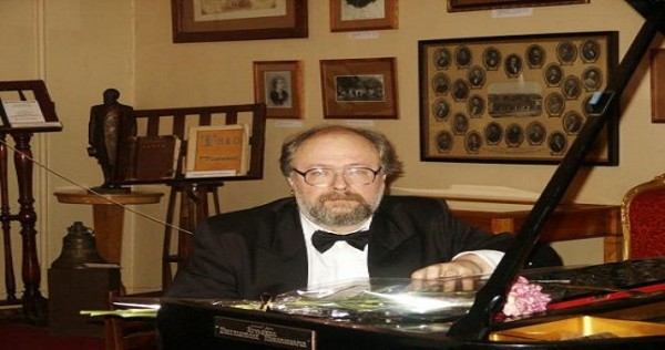 Валерий Шкарупа даст два концерта в Душанбе