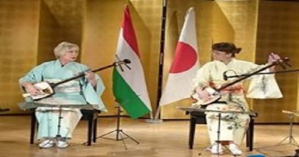 Кото и сямисэн покоряют Душанбе