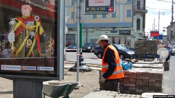 Москва: мигрантов из Кыргызстана обманули соотечественники
