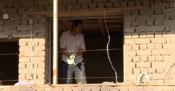 "В каждом доме один или два мигранта": село в Кыргызстане живет на деньги уехавших в Россию гастарбайтеров
