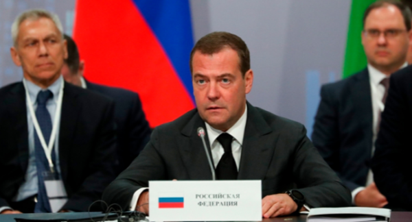 Медведев ответил американскому министру, "предостерегавшему" Узбекистан от вступления в ЕАЭС