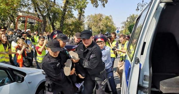 Ловушка для доходов Казахстана, подозрительное таджикское золото и узбеки в Голливуде