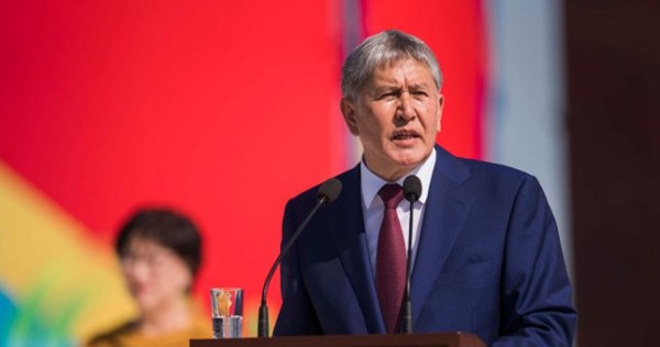 Атамбаев призвал силовиков "не стрелять в свой народ"