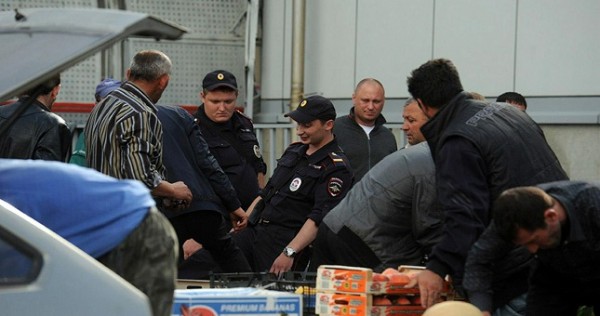 Похоже, у вас расизм. Москвичи становятся на защиту мигрантов от произвола полиции