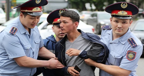 Поствыборный Казахстан. Как власть реагирует на протесты?