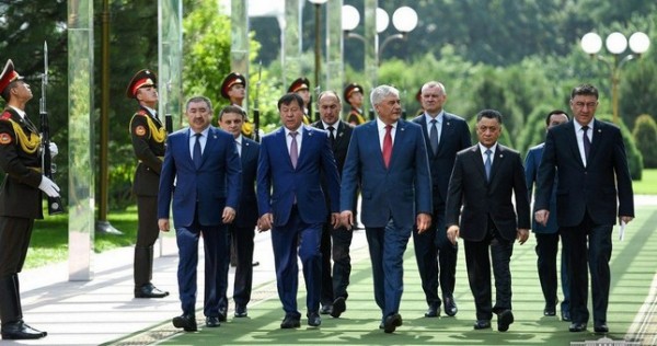 Президент Узбекистана принял руководителей правоохранительных органов стран СНГ