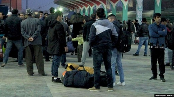 Таджикский мигрант обжаловал решение суда о депортации