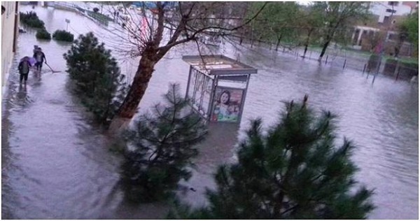 «Самарканд превратился в Венецию…». Так пишут местные жители, по сообщениям которых центральные улицы древнего города затопило после дождя