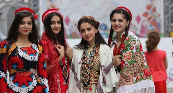 Диаспора "Нур": родной уголок для таджикских мигрантов в Москве