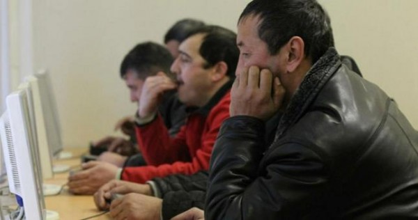 Работа уже не волк. О вакансиях для трудовых мигрантов, самых больших зарплатах и российском рынке труда