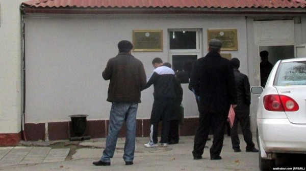 В Вооруженные силы Туркменистана набирают непригодных к службе граждан