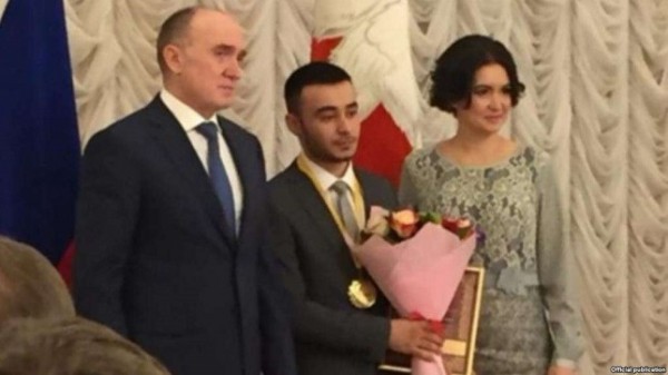 Спасший 8 человек в Магнитогорске узбекистанец награжден медалью России