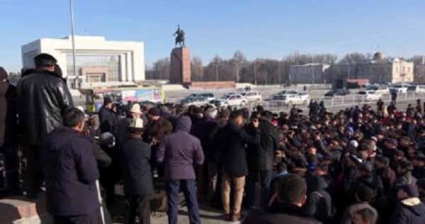 Гражданство, невесты и высылка нелегалов: чего требуют участники антикитайских митингов в Кыргызстане