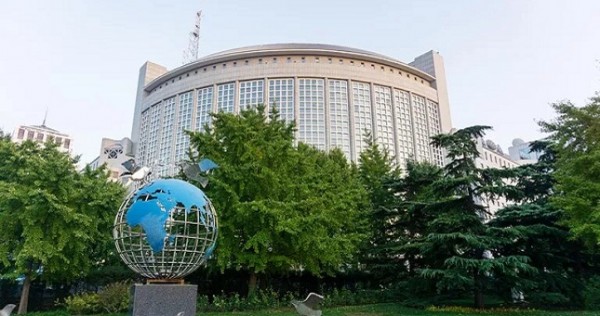 МИД Китая назвал НАТО источником угроз для глобального мира