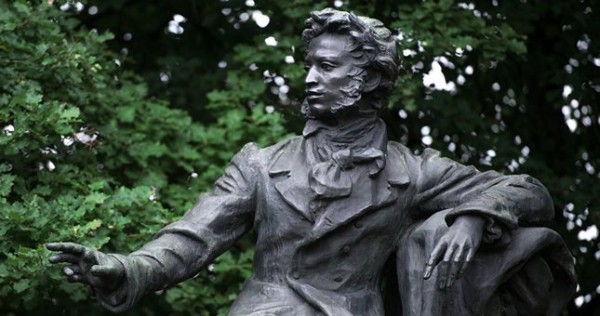 В центре Душанбе установят бюст Пушкина