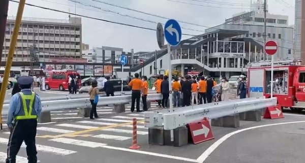 В бывшего премьер-министра Японии Синдзо Абэ стреляли из дробовика. Политик госпитализирован