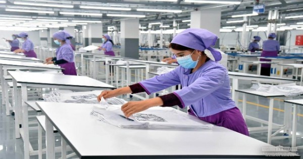 Мирзиёев поручил привлечь к производству текстиля не менее полусотни брендов из Европы и США