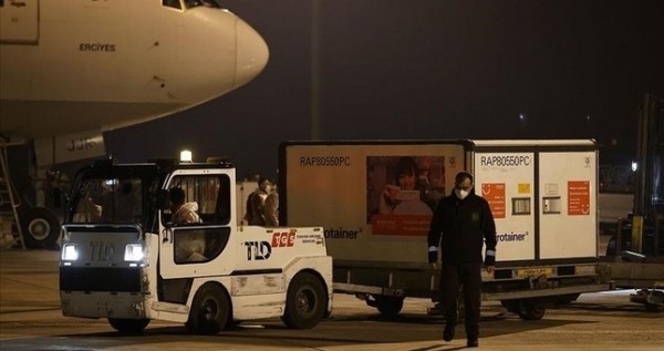 В Турцию из Китая доставили первую партию вакцины от коронавируса