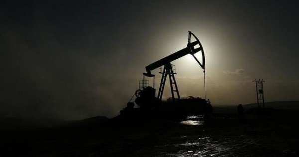 Дешевая нефть тормозит экономику нефтедобывающих стран
