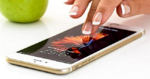Apple оштрафовали за замедление работы старых айфонов