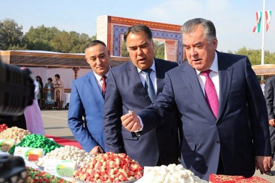 Праздник плова, меда, дыни и сладостей состоялся во Дворце Арбоб