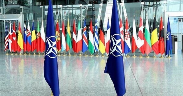 Блок НАТО приостановил тренировочную миссию в Ираке