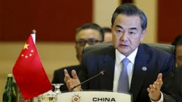 Глава МИД Китая призвал США "остыть" и пересмотреть свою политику