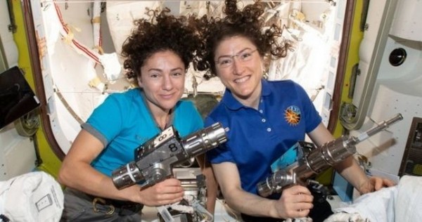 Первый в истории женский экипаж NASA вышел в открытый космос