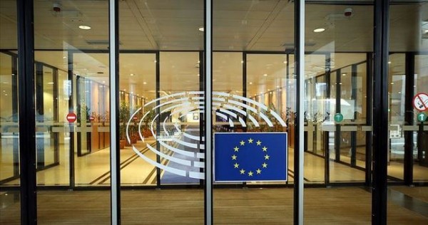 В Великобритании и Нидерландах проходят выборы в Европарламент