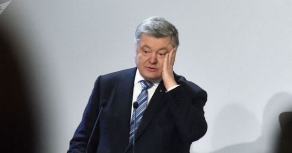 СМИ: Порошенко пригласили на инаугурацию Зеленского