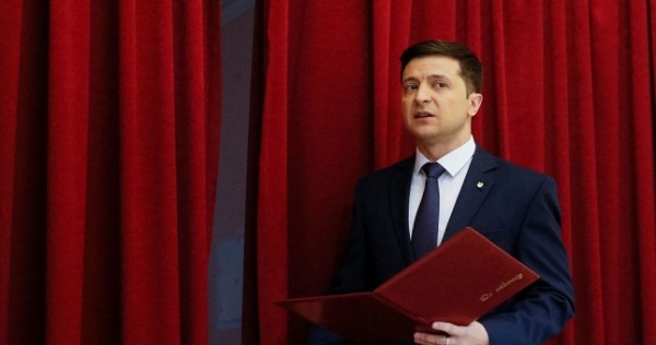 "С Донбассом поступим по-новому": как Зеленский взорвал украинскую политику