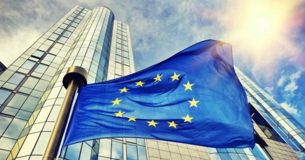 В Великобритании начали выдавать паспорта без надписи «Европейский союз»
