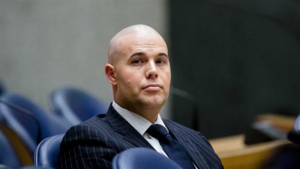 Экс-депутат от националистической партии Нидерландов принял ислам