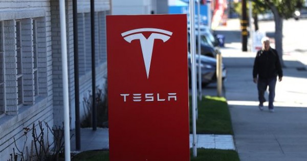 Премьер Китая надеется на содействие Tesla в развитии отношений с США
