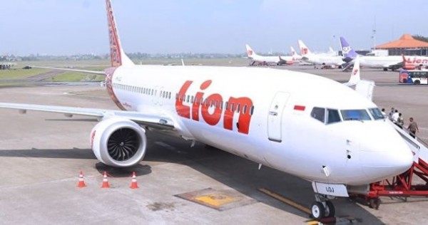 Пассажирский Boeing 737 упал возле западного побережья Явы
