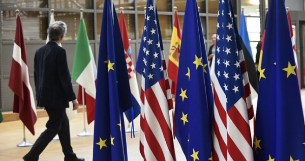 США ввели санкции против Ирана вопреки ЕС: выиграют Россия и Китай