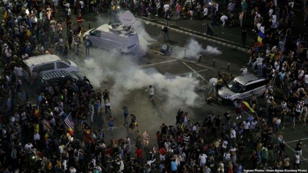 Сотни получили ранения при разгоне протеста в Румынии