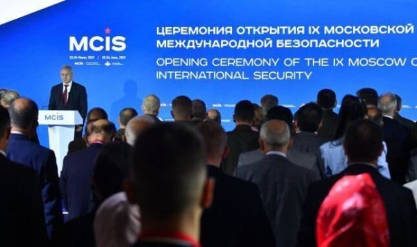 «Информационная холодная война без ремней безопасности»