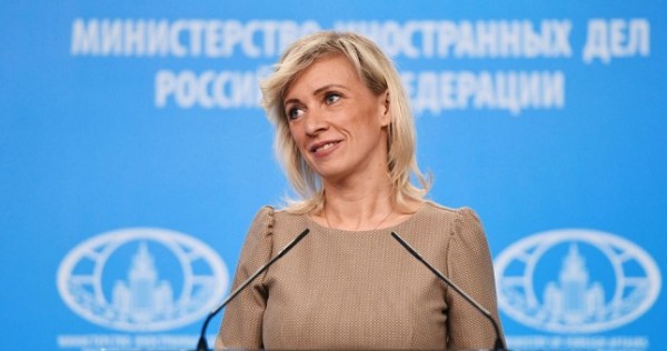 Давайте без "новичка": студенты в Ташкенте пошутили на встрече с Захаровой