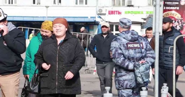 Полиция в Москве возобновила "пятничные рейды" возле мечетей