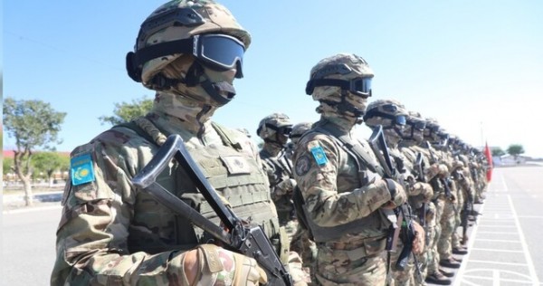 Казахстанские военнослужащие массово покидают армию
